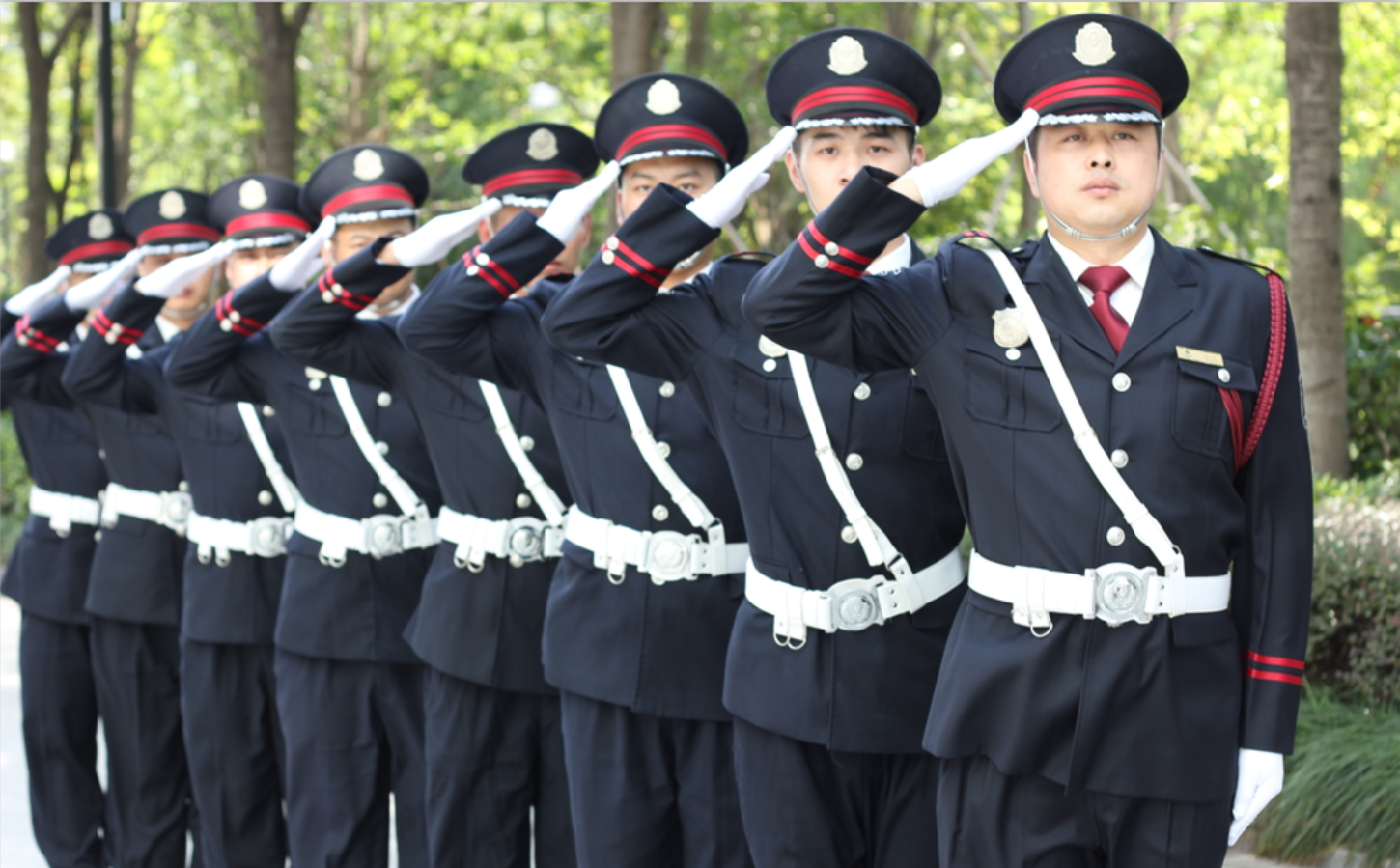 贴心服务 建行管家：建行省分行领导表彰DB视讯
服务团队