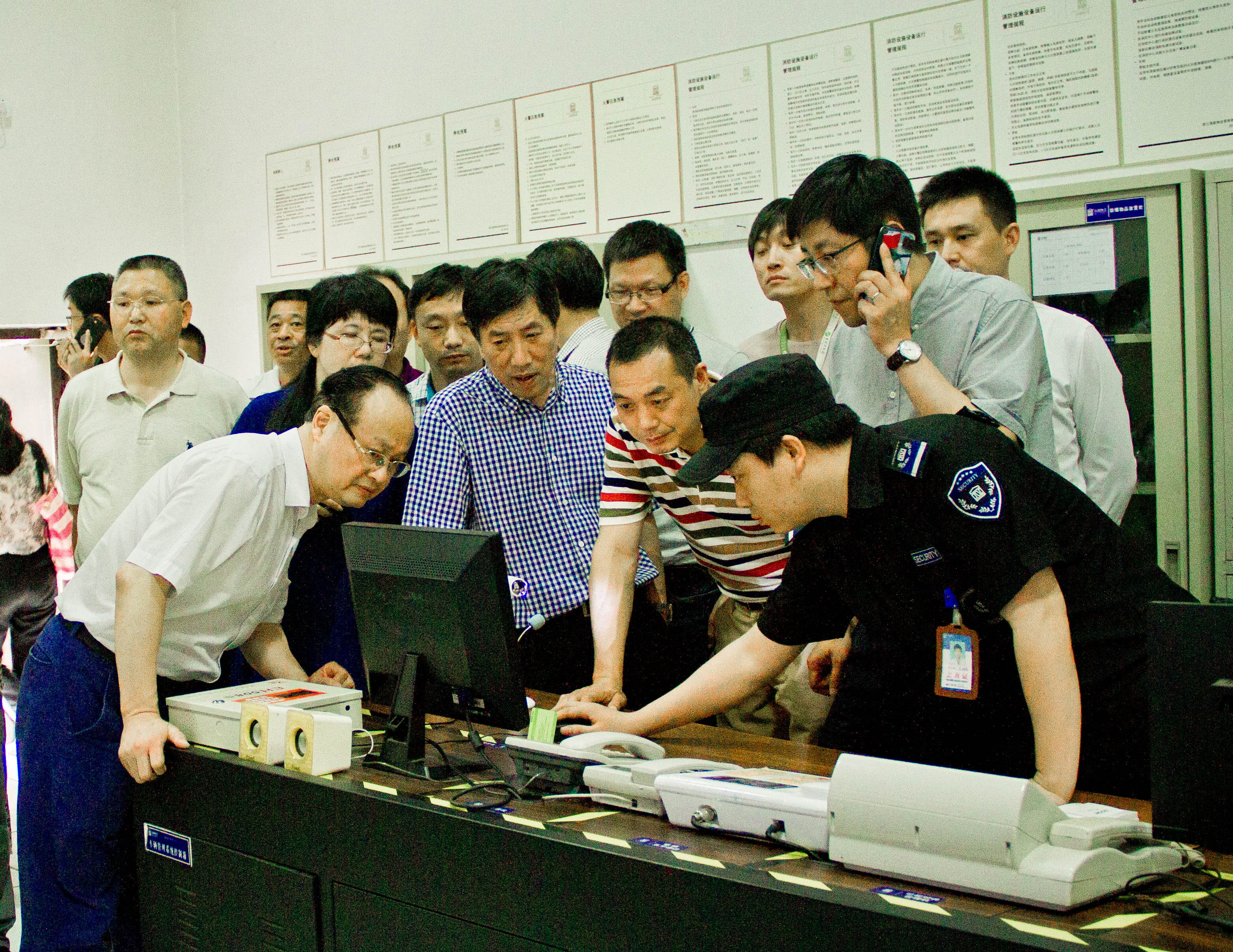 “智慧”电梯-云梯4代首批试点落户南都服务小区，市人大督查组前来视察