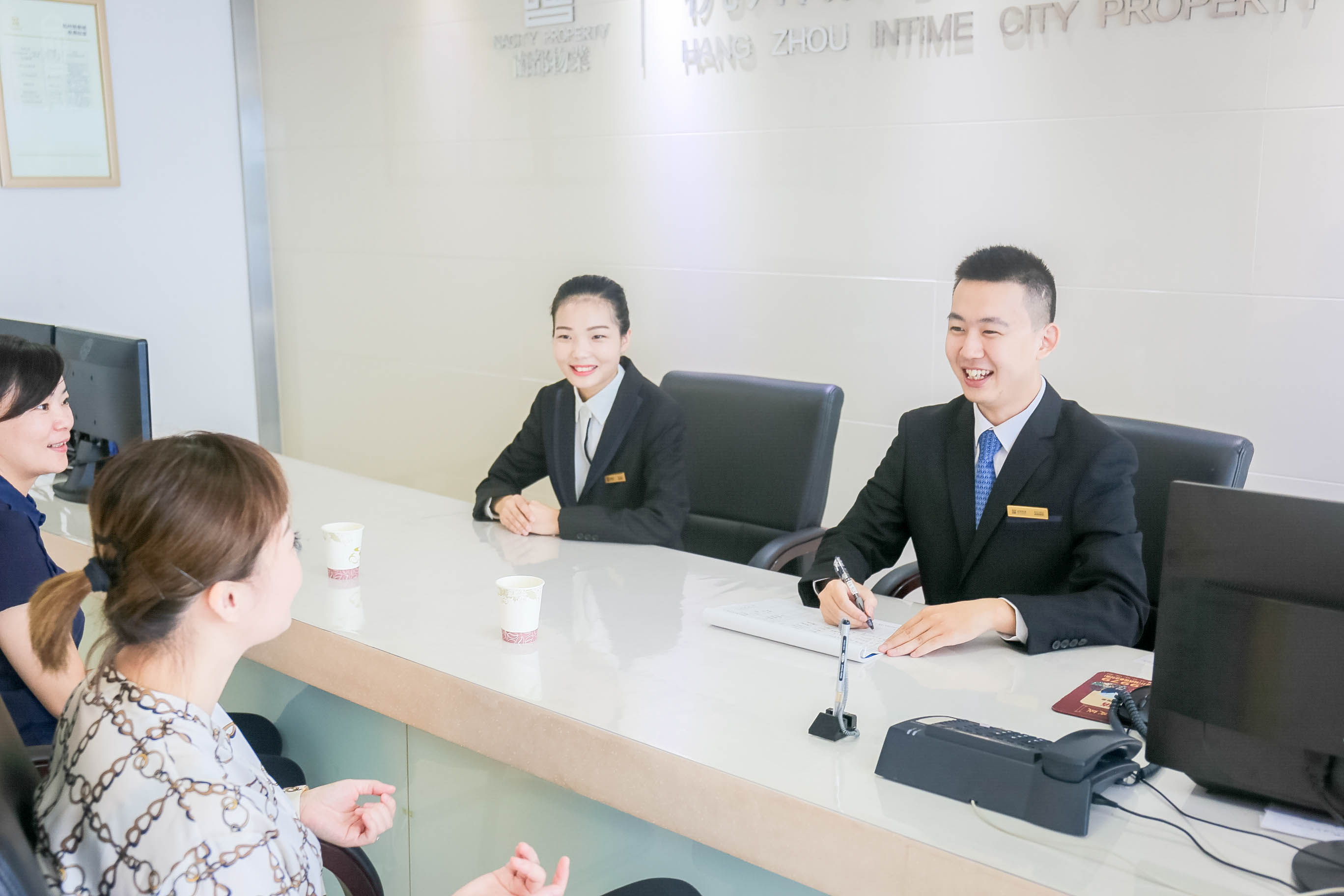 匠心铸造美好|DB视讯
服务项目荣获“2018年度杭州市物业管理优秀住宅小区（大厦）”称号