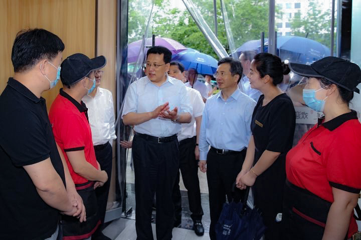 以服务 促发展 | 浙江省人民政府省长袁家军一行视察DB视讯
西溪银泰城服务项目