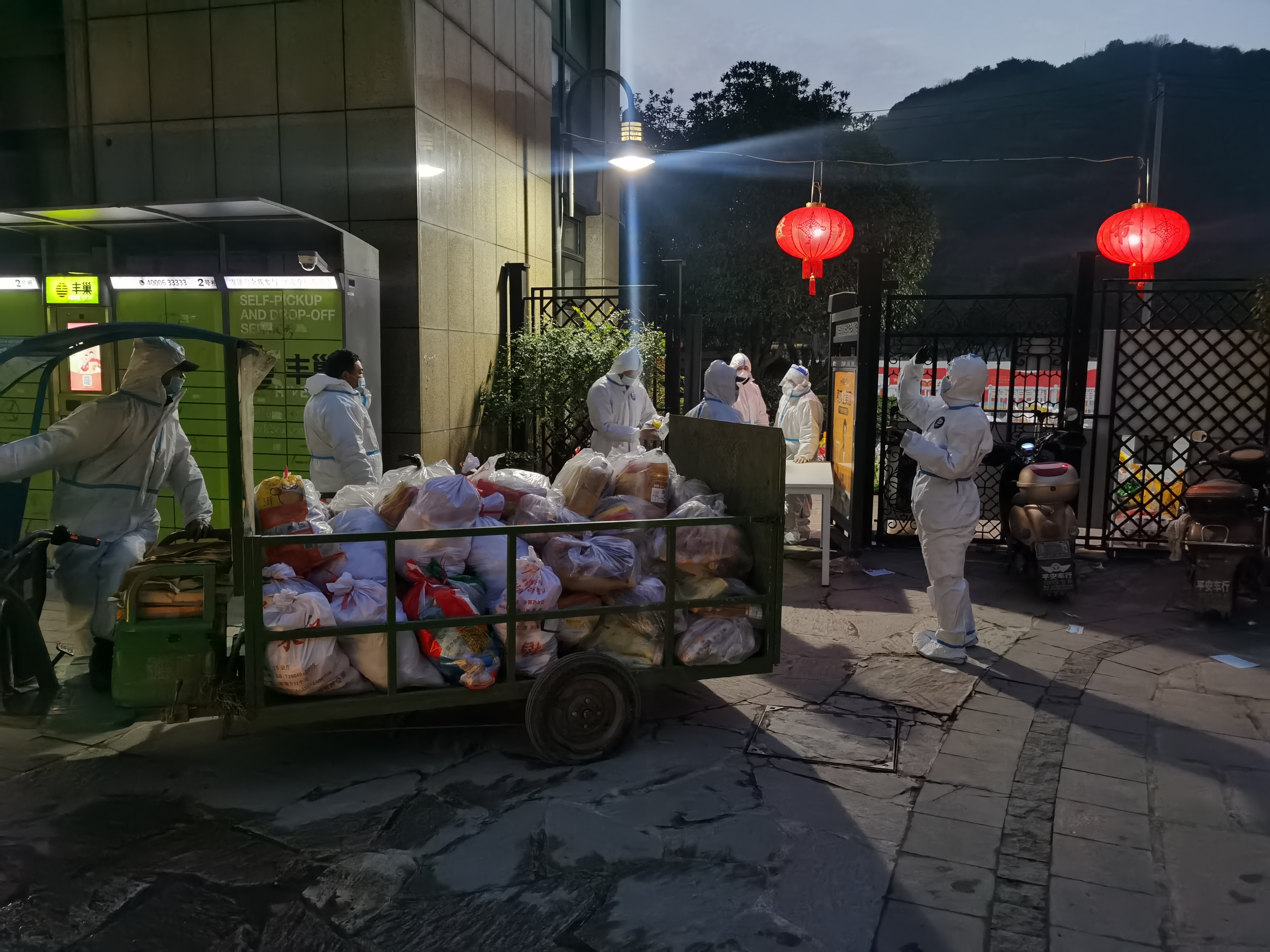 防疫隔离中的一碗热面条！来自DB视讯
暖暖的爱